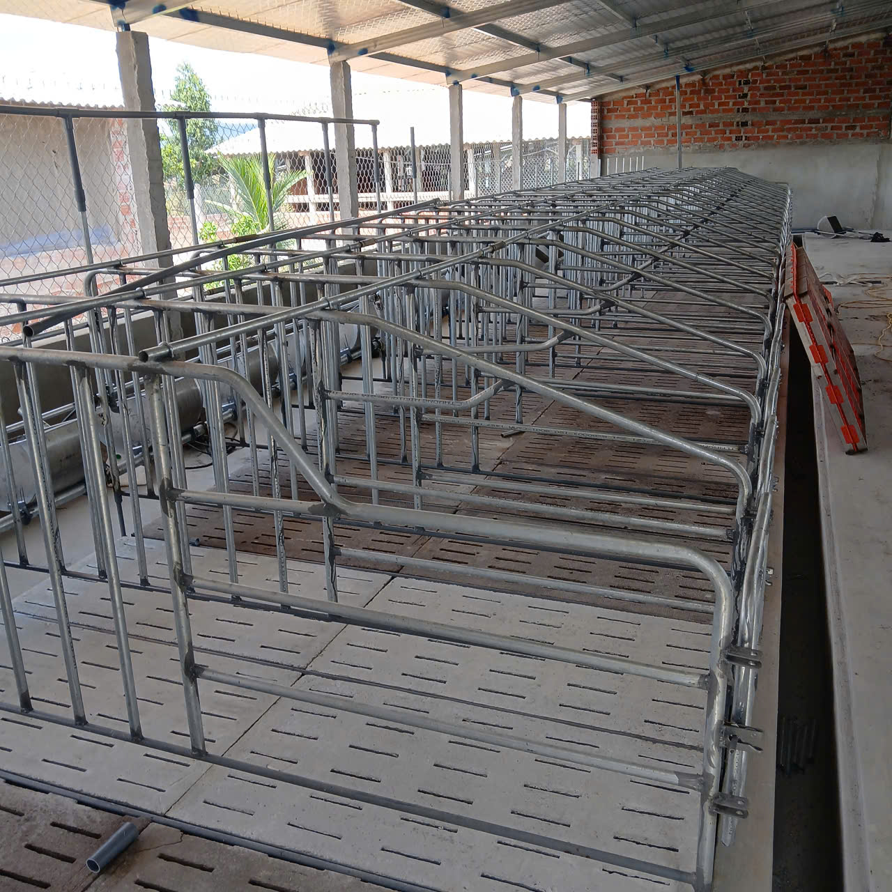 VÁCH HẬU BỊ